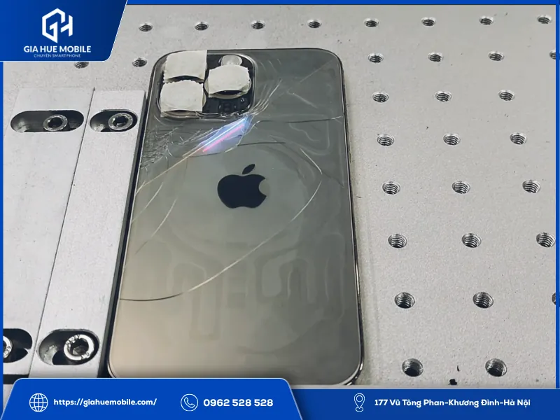 Dùng Máy Laser Để Tách Kính Lưng iPhone Hỏng