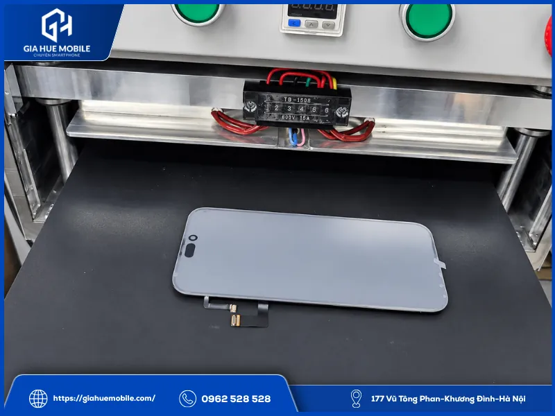 Công Nghệ Ép Kính iPhone 17 Pro Max Hiện Đại Tại Gia Huệ Mobile