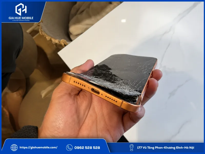 Trường Hợp Bắt Buộc Phải Thay Màn Hình iPhone 17 Pro Max