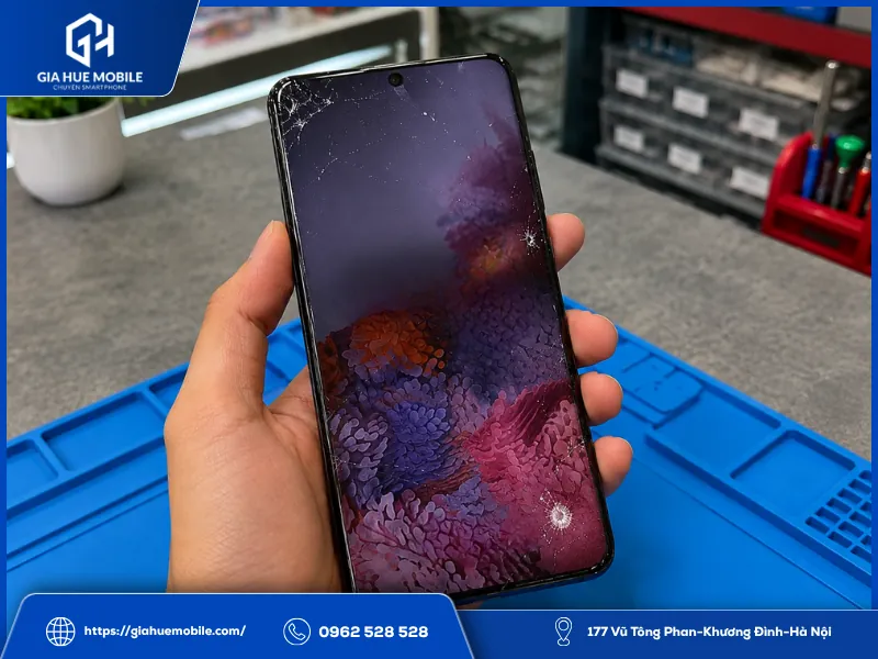 Có nên tiếp tục sử dụng Samsung Galaxy S20 Plus khi mặt kính bị vỡ