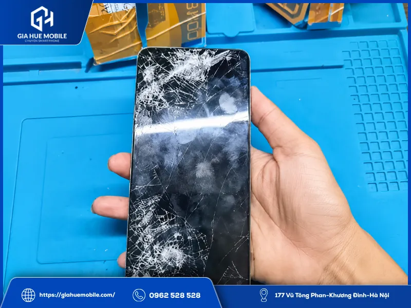 Realme C65 Vỡ Màn Hình Do Va Đập Mạnh