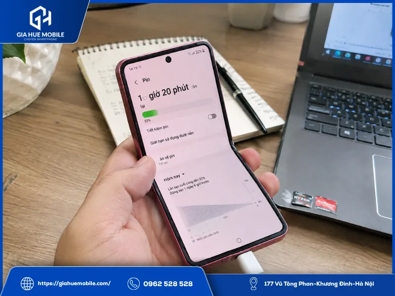 Người dùng kiểm tra tình trạng hao pin trên Samsung Galaxy Z Flip 8