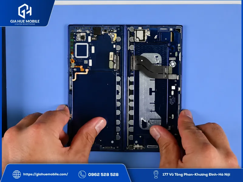 Kiểm tra lỗi cáp gập Samsung Galaxy Z Fold 8 Ultra để xác định có cần thay màn hình hay không