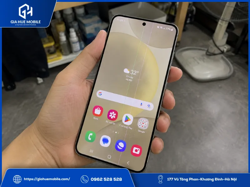 Samsung Galaxy S24 xuất hiện một đến hai đường sọc màn hình dù kính ngoài không nứt vỡ