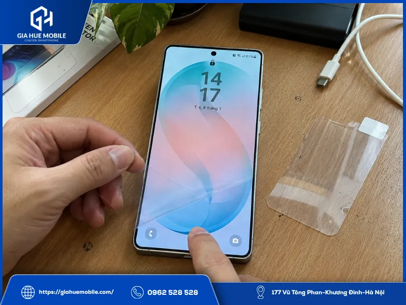 Kiểm tra miếng dán màn hình khi Samsung S26 Ultra mất vân tay