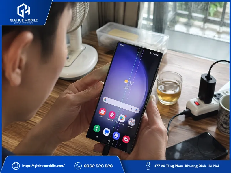 Samsung S23 Ultra tự nhiên xuất hiện sọc màn hình dù không rơi vỡ hay cấn móp