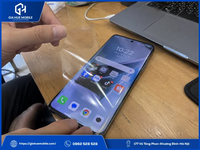 Dán PPF mỏng bảo vệ tạm thời OPPO Reno10 bị vỡ kính trước khi mang đi sửa