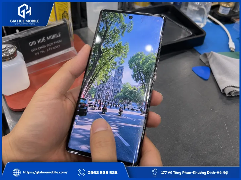 Ép Kính Oppo Find X6 Pro Có Ảnh Hưởng Hiển Thị Màn Hình Không