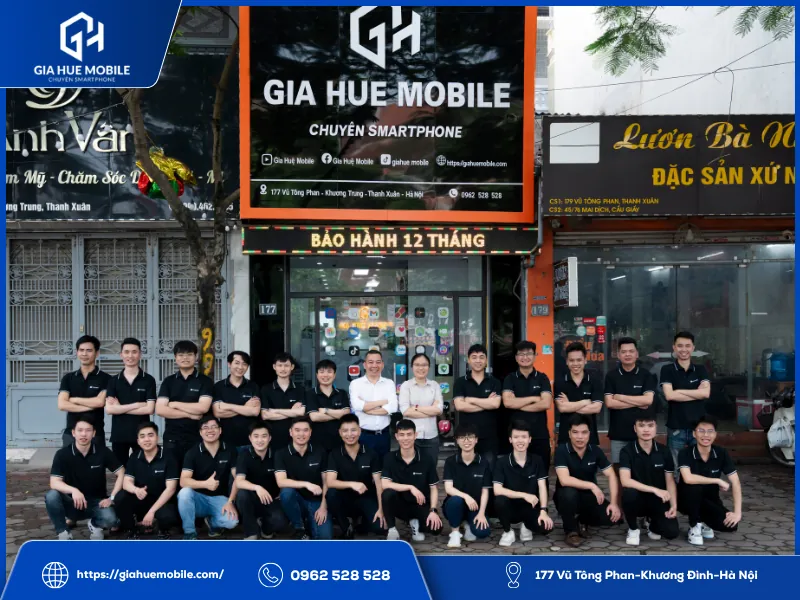 Kỹ thuật viên ép kính OPPO Find X7 Ultra tại Gia Huệ Mobile Hà Nội