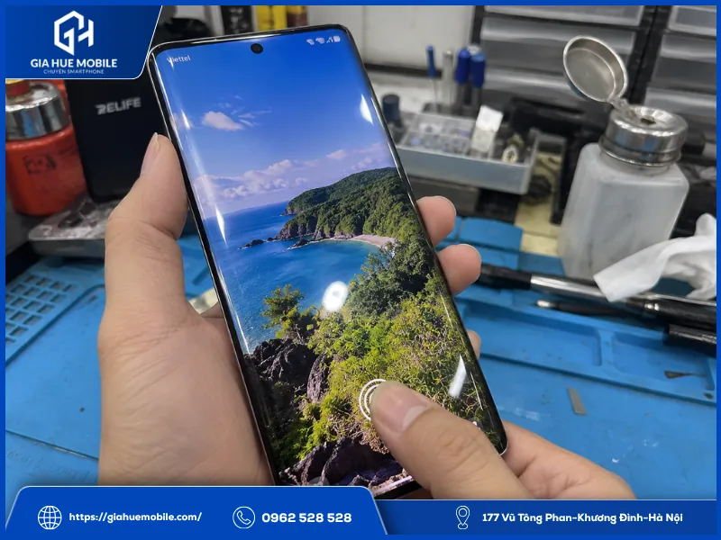 Kiểm tra chất lượng hiển thị và vân tay Redmi Note 13 Pro Plus sau khi ép kính