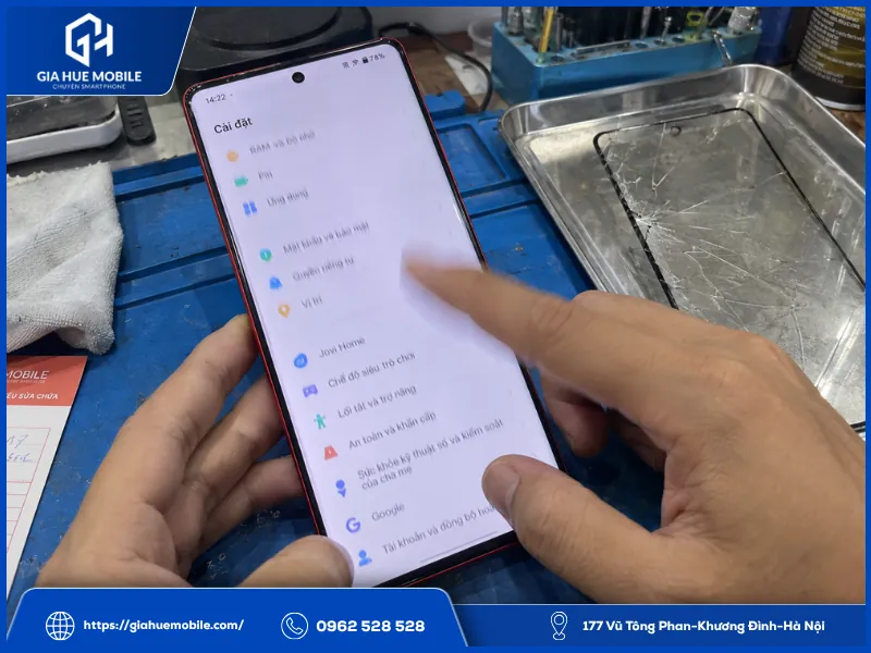Kiểm tra màn hình 144Hz và vân tay Vivo iQOO Neo 9 sau khi ép kính