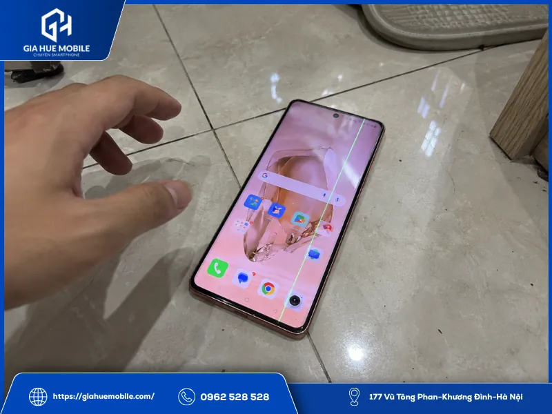 OnePlus Ace 3 bị sọc xanh sau va đập nhẹ
