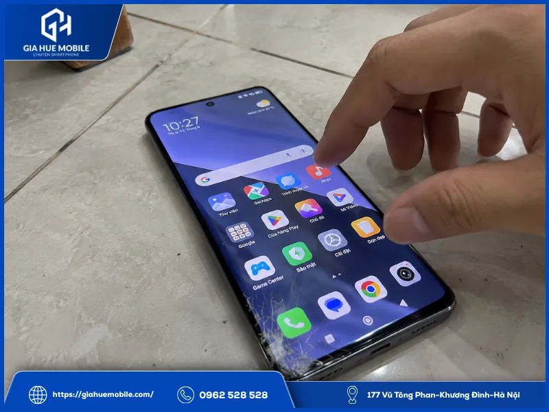 Redmi Note 13 Pro Plus bị rơi va đập vào mép cong gây nguy cơ liệt loạn cảm ứng