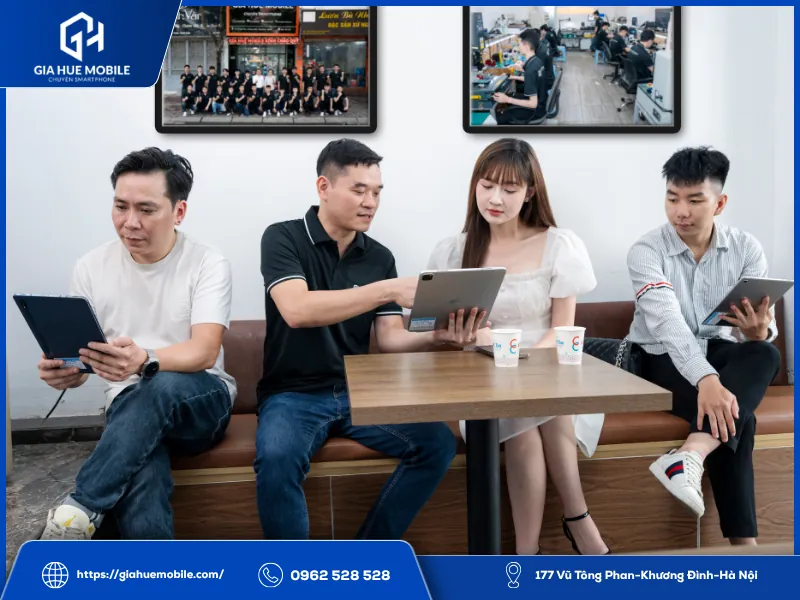 Nhân Viên Tư Vấn Tận Tâm Với Khách Hàng Khu Sử Dụng Dịch Vụ Tại Gia Huệ Mobile