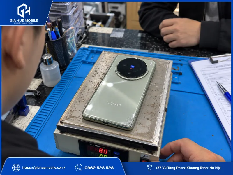 Test nhiệt phôi màn Vivo X200 Pro trước khi nhận ép kính