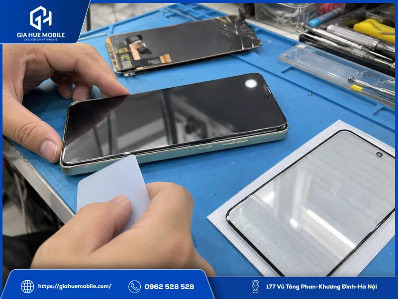 Kiểm tra độ khít và khả năng sửa chữa màn hình Vivo X200 Pro trước khi lắp