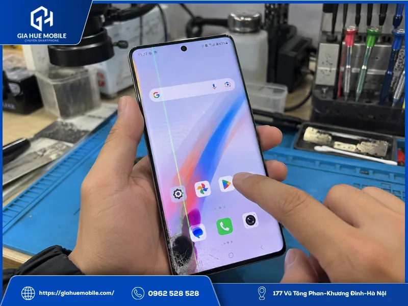 Vivo iQOO 12 Pro vỡ kính bị chảy mực và sọc màn hình do hỏng phôi