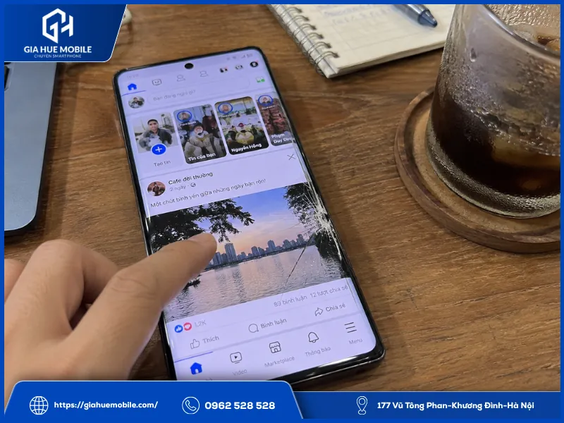 Vivo X100 Pro vỡ kính mép cong vẫn được sử dụng khi màn hình còn hiển thị bình thường