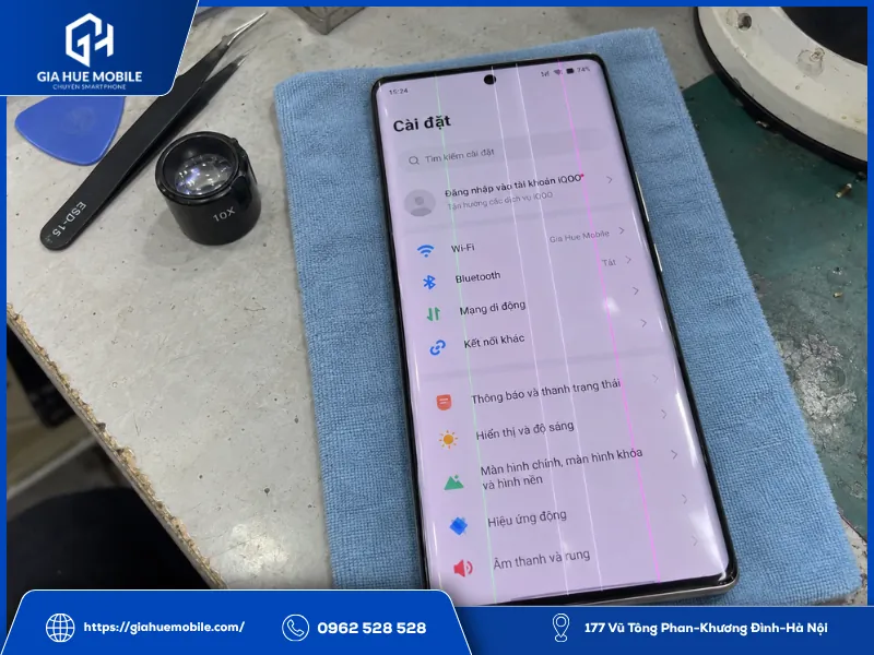 Vivo iQOO 8 Pro bị sọc xanh, trắng và hồng