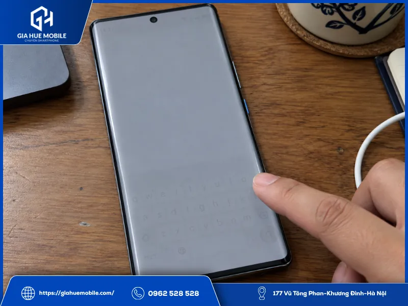 Kiểm tra lưu ảnh màn hình iQOO 10 Pro bằng nền màu đơn sắc tại nhà