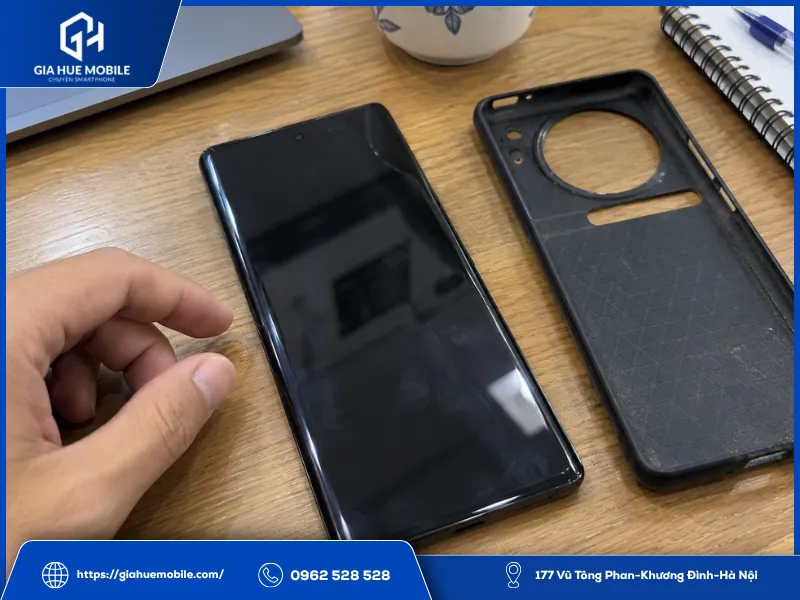Tháo ốp và để Vivo X90 Pro nguội tự nhiên khi bị nóng sau thay màn hình