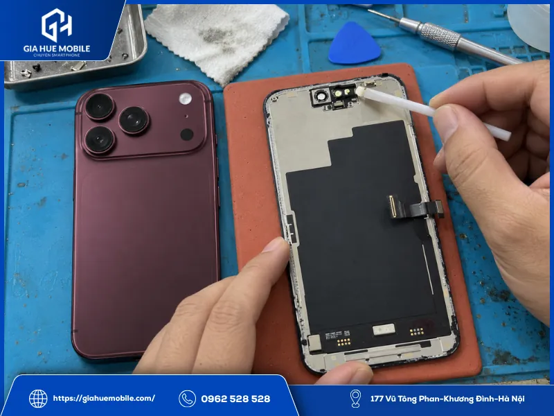 Bảo vệ cụm TrueDepth iPhone 18 Pro Max khi ép kính