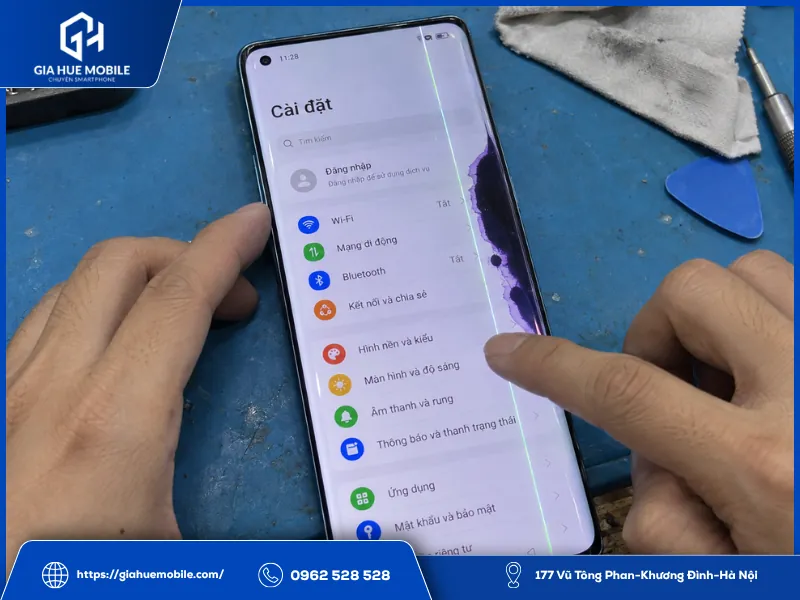 OPPO Reno 6 Pro bị nhiễu kèm chảy mực và sọc cố định
