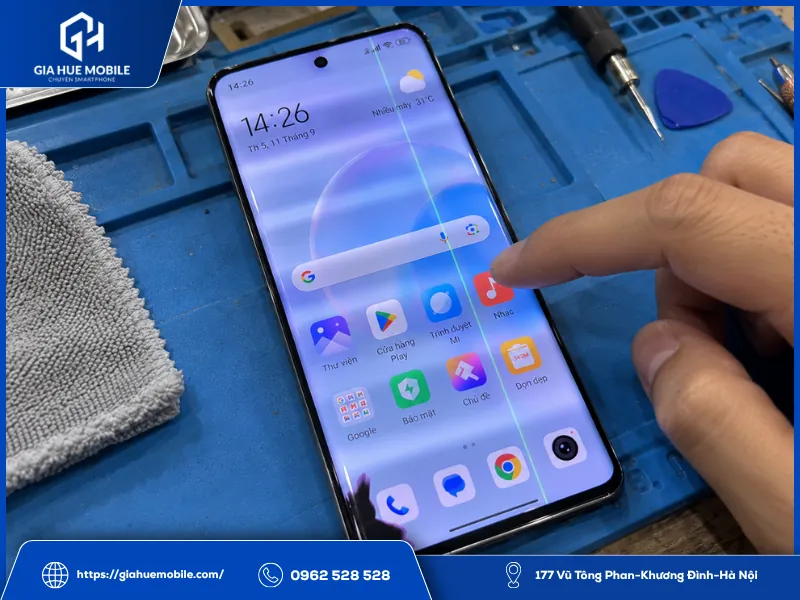 Xiaomi Civi 1S nhấp nháy kèm sọc và đốm đen cần kiểm tra lỗi màn hình bên trong
