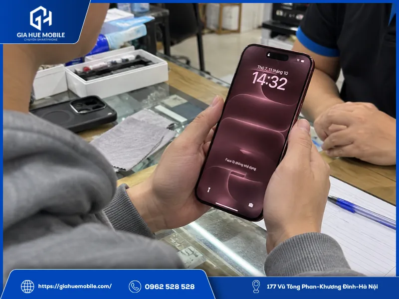 Thử quét Face ID không thành công trên iPhone 18 Pro Max sau khi ép kính