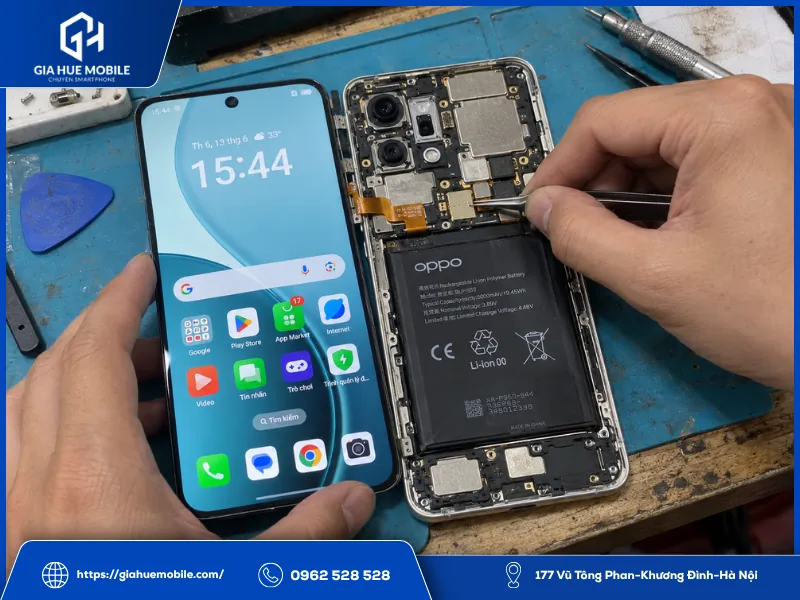 Kiểm tra cáp và kết nối màn hình OPPO Reno 14 khi bị liệt cảm ứng