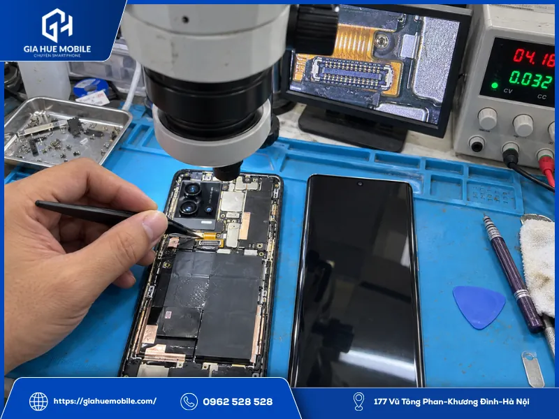 Kiểm tra socket và nguồn Vivo iQOO 8 Pro trước khi sửa