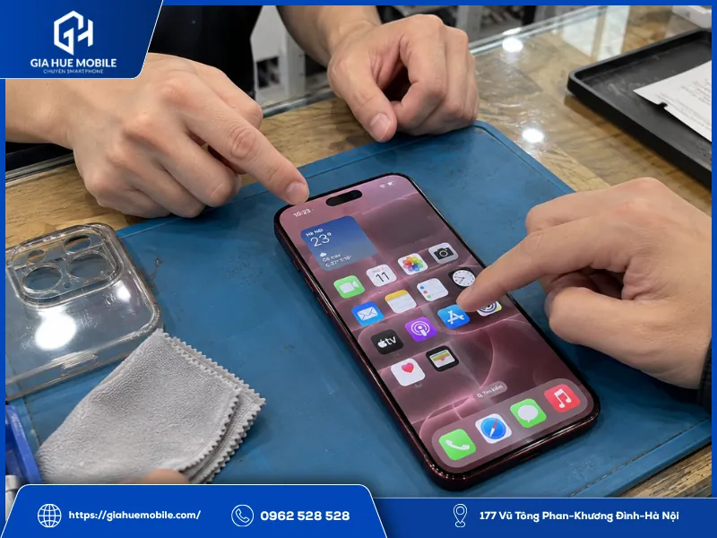 Kiểm tra màn hình và chức năng iPhone 18 Pro Max sau khi ép kính