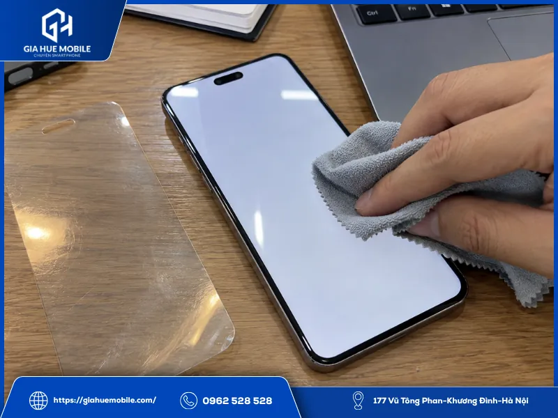Tháo miếng dán và vệ sinh Xiaomi Civi 5 Pro để kiểm tra ám màu