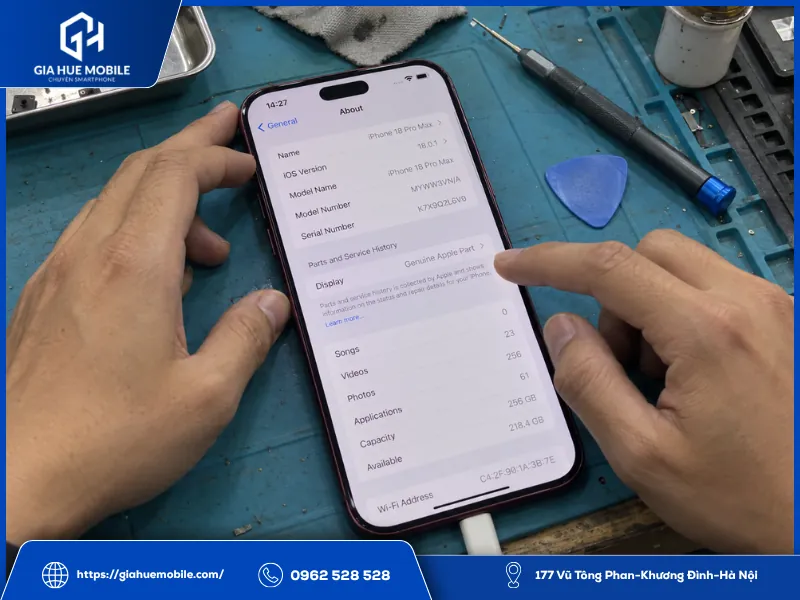 Kiểm tra trạng thái màn hình iPhone 18 Pro Max sau khi cấu hình