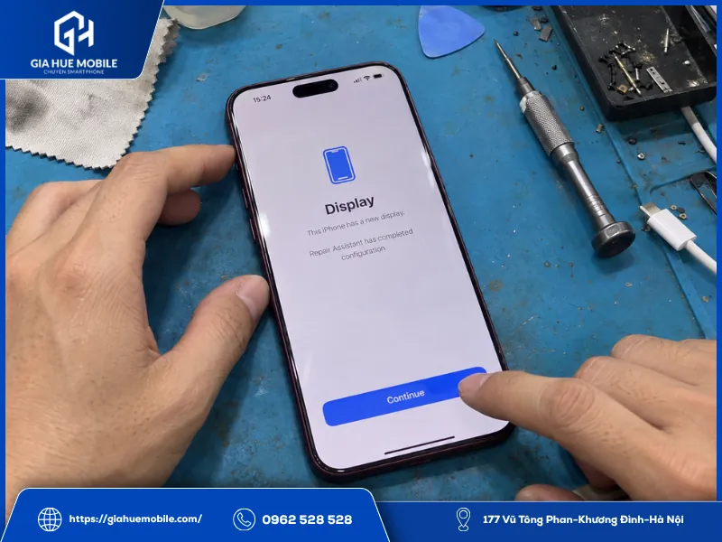 Kiểm tra trạng thái màn hình iPhone 18 Pro Max sau khi cấu hình