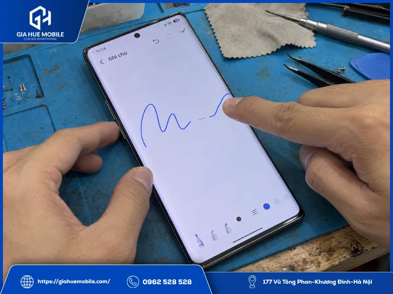 Vivo X90 Pro bị liệt cảm ứng sau va đập dù kính ngoài còn nguyên