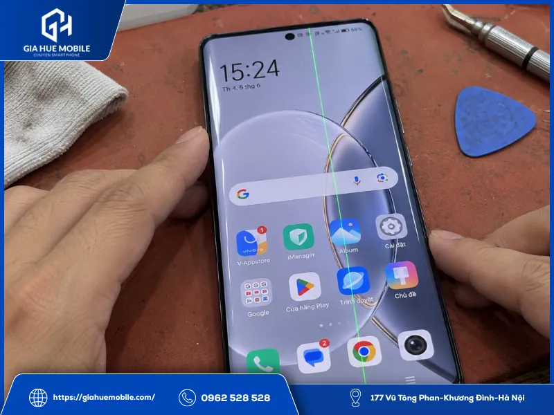 Vivo X90 Pro bị sọc màn hình sau va đập dù kính ngoài còn nguyên