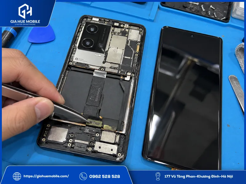 Kiểm tra nguyên nhân Vivo iQOO 8 Pro bị sọc màn hình