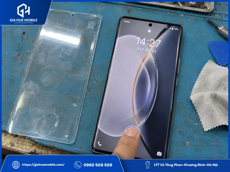 Kiểm tra miếng dán khi Vivo X90 Pro không nhận vân tay sau thay màn hình