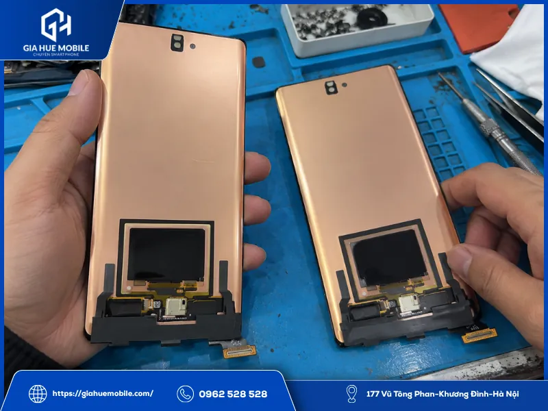 So sánh màn hình zin và màn hình linh kiện iQOO 10 Pro trước khi thay