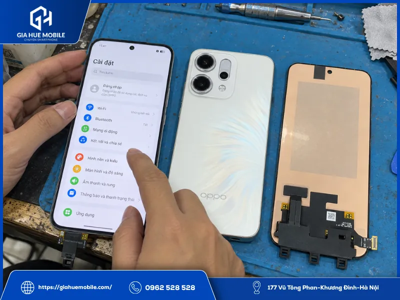 So sánh màn zin và màn linh kiện OPPO Reno 14 trước khi thay