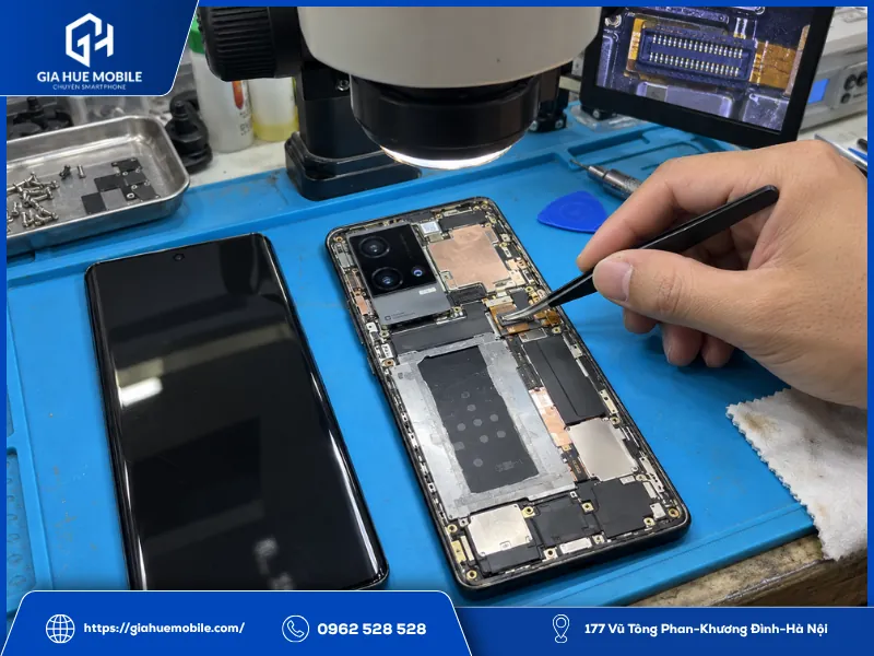 Kiểm tra socket và cáp cảm ứng Vivo iQOO 8 Pro để giữ màn gốc