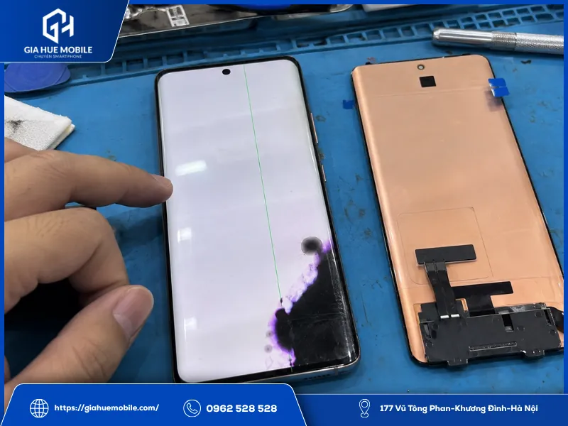 Xiaomi Civi 1 trắng màn kèm sọc, chảy mực và mất vùng hiển thị, dấu hiệu có thể phải thay màn
