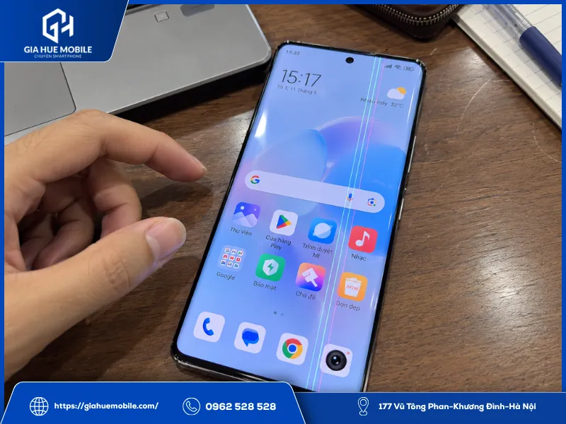 Xiaomi Civi 1S xuất hiện thêm nhiều sọc dọc mảnh khi lỗi màn hình tiến triển