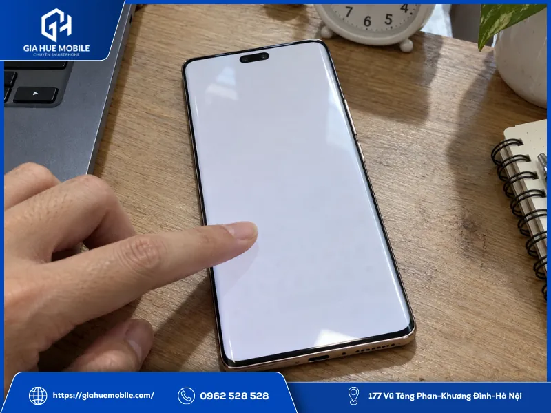Kiểm tra bóng mờ Xiaomi Civi 3 sau khi để màn hình nghỉ để phân biệt lưu ảnh tạm thời và burn-in