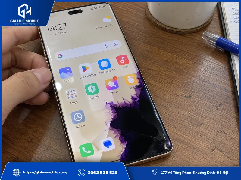 Vùng chảy mực trên Xiaomi Civi 3 lan từ góc màn hình thành mảng đen tím lớn hơn