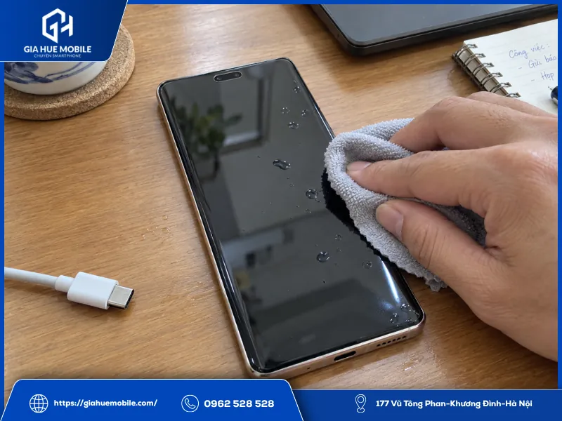 Lau khô Xiaomi Civi 3 khi bị dính nước