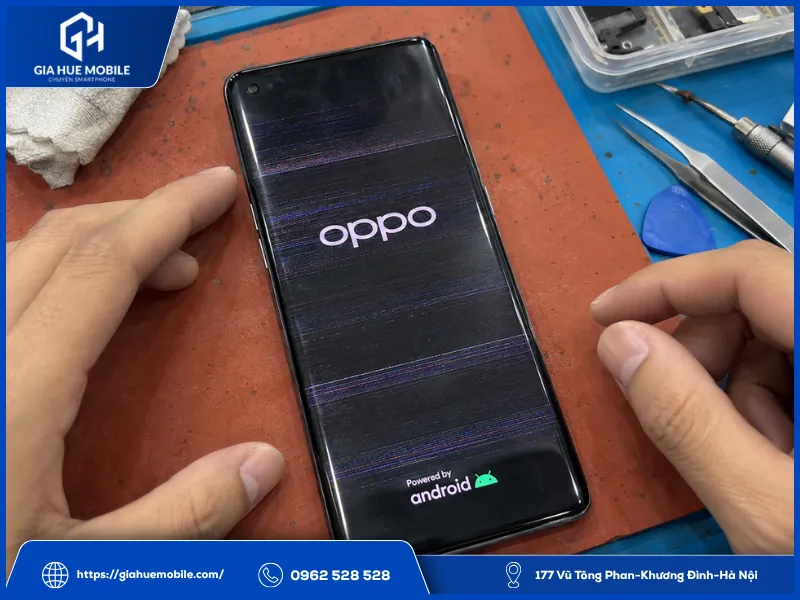 Kiểm tra nhiễu màn hình OPPO Find X5 Pro ngay khi khởi động để xác định hướng xử lý